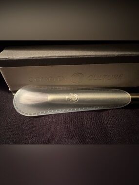 Complex Culture Rosy White Powder Brush with Protective Sheath